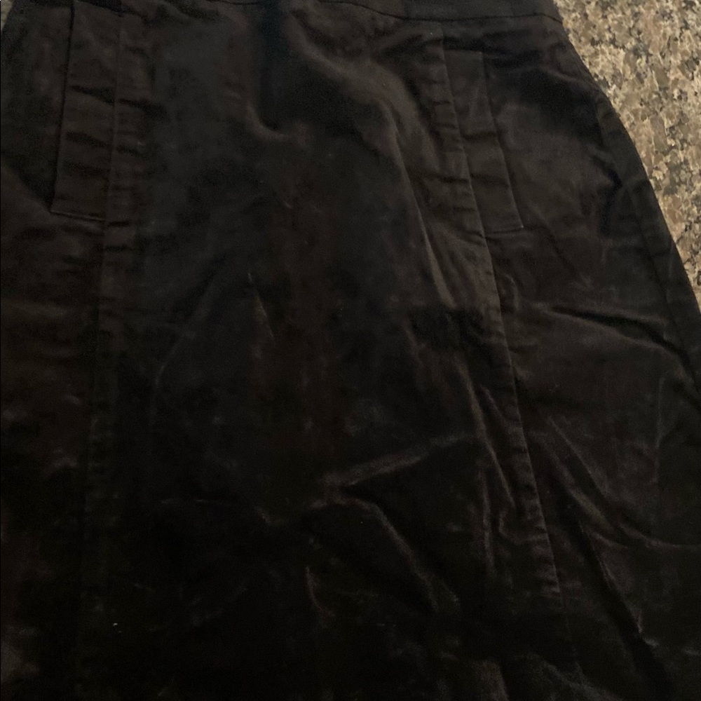 Black size 0 velvet skirt in good condition.
